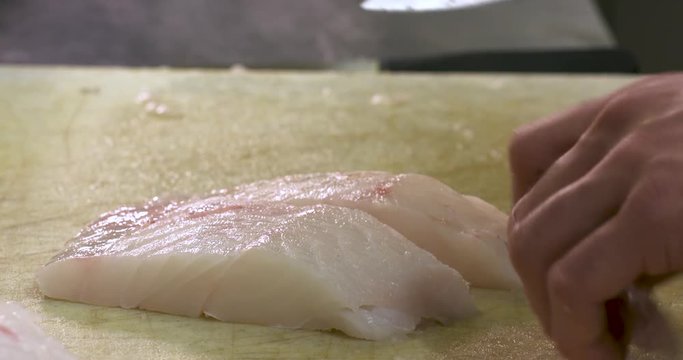 d&eacute;coupe de poisson cabillaud