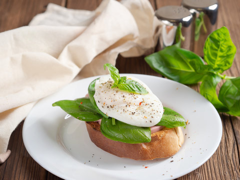 Toast and poached egg