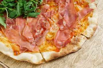 pizza with ham and arugula