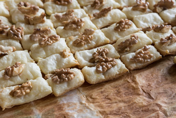 Cook appetizers with bread and walnuts