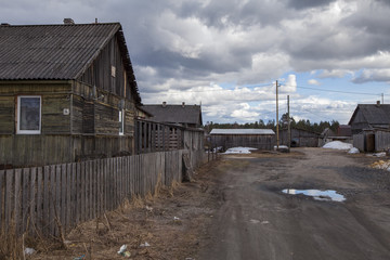 Fototapeta na wymiar Old wooden hut in the Russian village