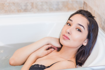 Obraz premium Attractive woman relaxing in bath