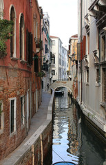 Fototapeta na wymiar narrow water way in Venice Italy