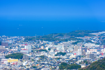 下関市街地と日本海