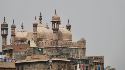 Fototapeta premium Varanasi, Benares Stadtansicht, Altstadt und Gebäude