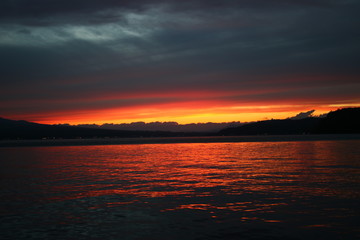 夕焼けに染まる山中湖