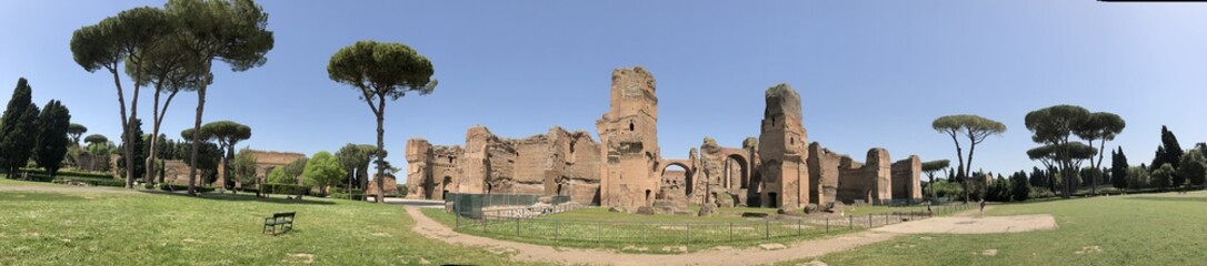 Magnifique panoramique des thermes de caracalla
