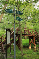 Wandern im Spreewald, eine typische Holzbrücke, Raddusch