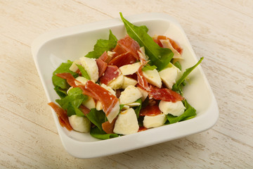 Salad with proscuitto, mozzarella