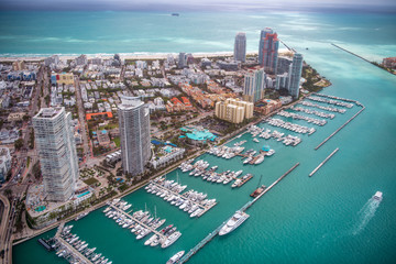 Naklejka premium Aerial view of Miami Beach and South Pointe Park