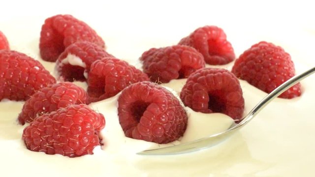 Video with ripe fresh rasberries in yoghurt.