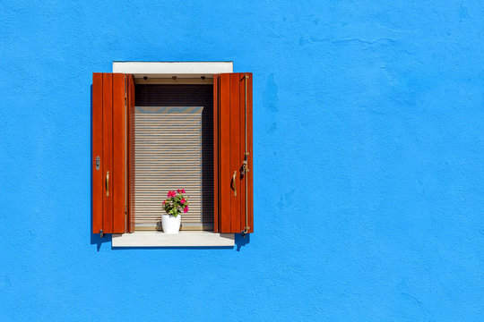 Fototapeta Window on blue wall in Burano, Italy.