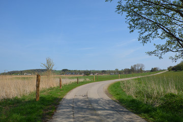 alte DDR Plattenstraße, Lancken-Granitz, Seedorf auf der Insel Rügen