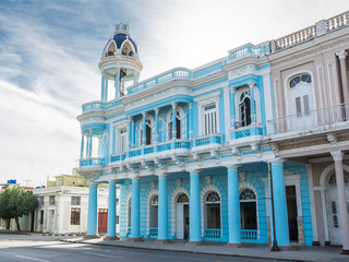 Obraz premium Colonial palace in Cienfuegos with sighting tower