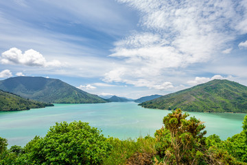 Queen Charlotte Sounds, Pelorus, Marlborough, New Zealand: Amazing lake view countryside charming landscape on south island with blue water bay and green grass mountain range between Picton and Nelson