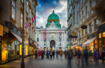 Obraz premium The pedestrian zone Herrengasse with a view towards imperial Hofburg palace in Vienna, Austria.