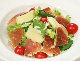 Parma salad (Parma ham, parmesan cheese, salad mix, tomatoes, olive oil)