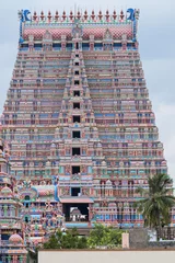 Papier Peint photo Temple The Rajagopuram, or main gateway, to the Sri Ranganatha Swamy temple at Trichy. Completed in 1987, it has 13 tiers and is 73 metres high, but is relatively plain compared with others in the complex