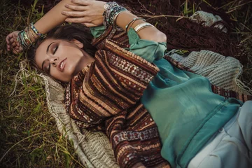 Deurstickers hippie liegend meisje © Andrey Kiselev