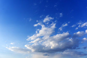 Naklejka na ściany i meble background - blue sky with white cumulus clouds