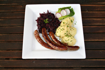 organisch, lifestyle, rostbratwürste, werbetafel, modern, neu, copyspace, sliced, rotkohl, kartoffelbrei, wildkräuter