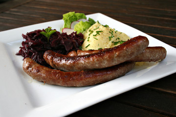 organisch, lifestyle, rostbratwürste, werbetafel, modern, neu, copyspace, sliced, rotkohl, kartoffelbrei, wildkräuter