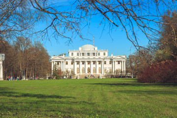 Fototapeta na wymiar Elagin Palace on the Elagin Island in a park in St. Petersburg in the spring