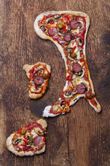 Pizza in Form der italienischen Halbinsel