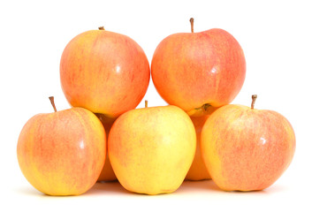 Fototapeta na wymiar Red and yellow apples on white background