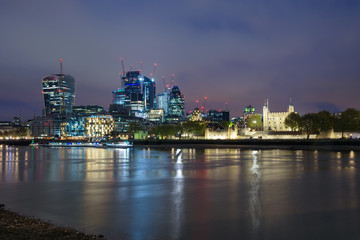 Fototapeta na wymiar London skyline at cloudy night