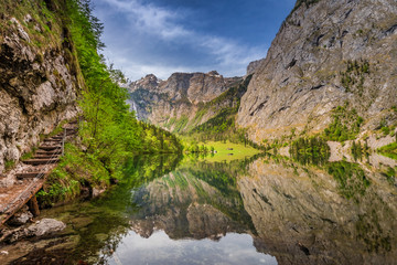 Fototapeta na wymiar Beautiful green mountain lake in German Alps