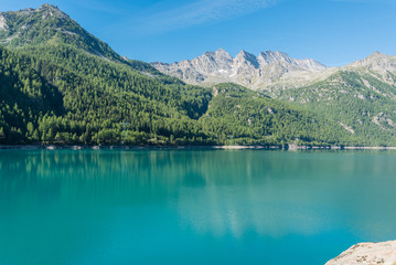 Fototapeta na wymiar Lake in Ceresole Reale in the Gran Paradiso National Park in Italy