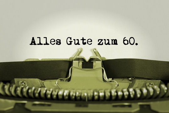Eine Schreibmaschine und Glückwünsche zum 60 Geburtstag