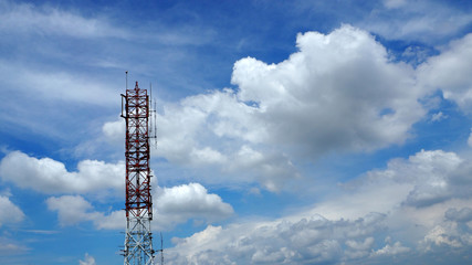 Obraz premium Silhouette image of telecom tower