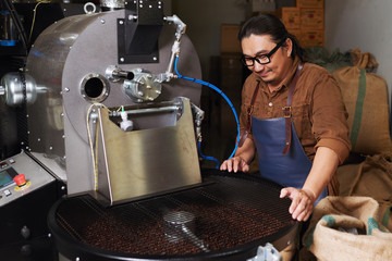 Roasting coffee beans