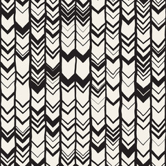 Naadloze hand getrokken stijl chevron patroon in zwart-wit. Abstracte vector achtergrond