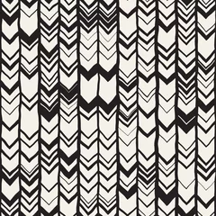 Foto op Plexiglas Naadloze hand getrokken stijl chevron patroon in zwart-wit. Abstracte vector achtergrond © Samolevsky