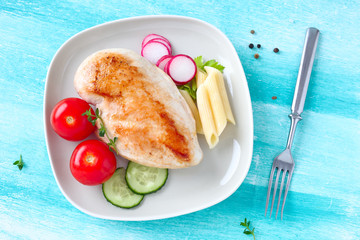 Putenfilet mit Nudeln und Gemüse