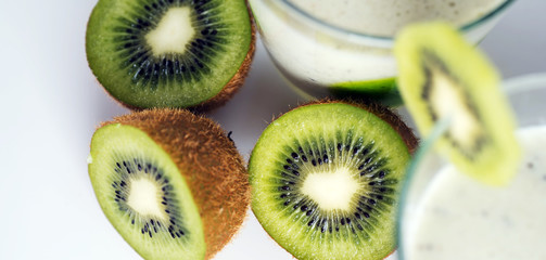  Healthy milky cocktail with kiwi fruit