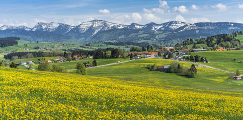 Frühling in den Allgaeuer Alpen in der Nähe von Oberstaufen,Bayern,Deutschland