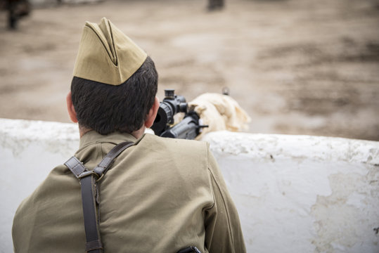 Soldado afgano disparando, recreaci&oacute;n expohist&oacute;rica 2018 Belorado, Burgos