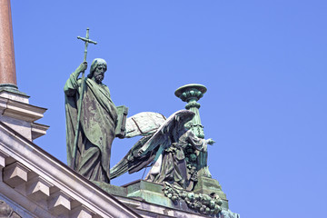 Sculptures of the Apostle Andrew and the angel