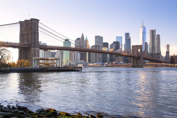 Fototapeta premium Nowy Jork, panoramę dolnego Manhattanu z Brooklyn Bridge