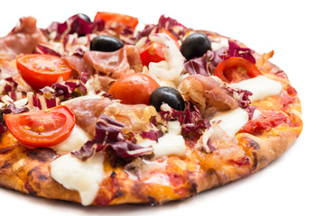 Pizza with ham, tomatoes, radicchio, black olives and mozzarella 