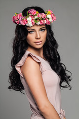 Fototapeta premium Nice Brunette Woman with Curly Hair and Flowers