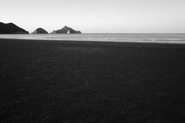 Fototapeta na wymiar Black and white tone beach and mountain Landscape