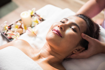 Obraz na płótnie Canvas Thai oil massage therapy at head