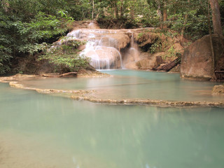 Obraz premium Beautiful and breathtaking green waterfall, Erawan Waterfall at Kanchanaburi, Thailand