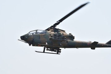 Fototapeta na wymiar 飛行する対戦車ヘリコプター