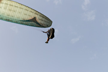 Haciendo parapente